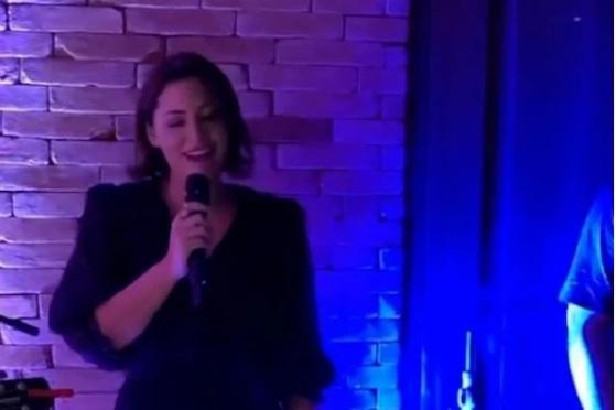 Michelle Bolsonaro canta sertanejo em festa de aniversário 
