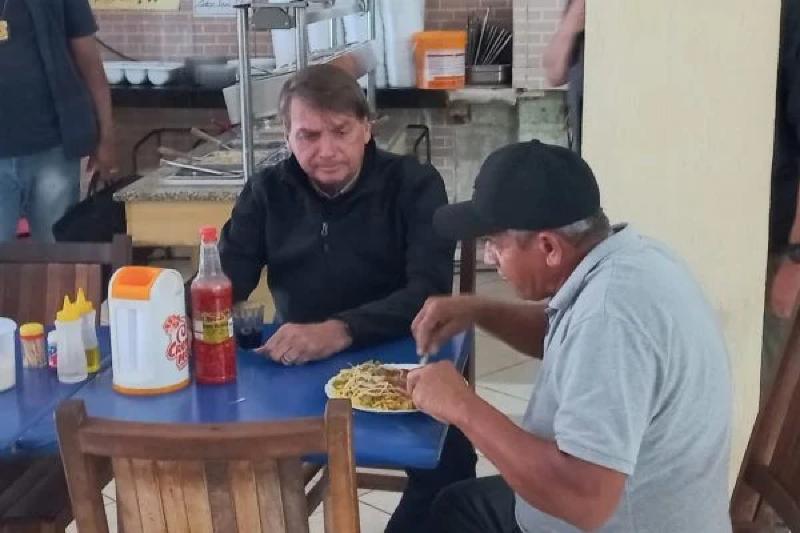 Bolsonaro passeia de moto e visita posto da PRF, clube de tiro e restaurantes | G5 NEWS